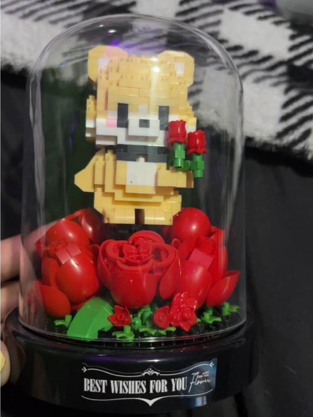 Small Pets Decorative Figurine with Red Rose Display